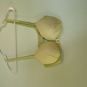 Victoria Secret Body by Victoria Push-Up Bra Sz 36D